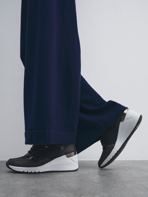 Женские кроссовки на танкетке MARCO TOZZI MAGANA, Артикул 2-2-23723-41, темно-синий | 4561579. Ракурс 6