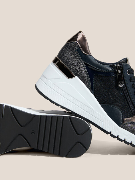 Женские кроссовки на танкетке MARCO TOZZI MAGANA, Артикул 2-2-23723-41, темно-синий | 4561579. Ракурс 3