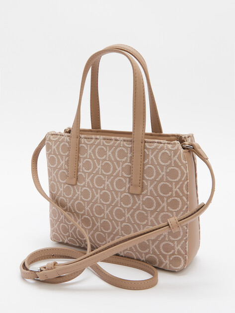 Женская сумка с ручками CALVIN KLEIN CK MUST MINI TOTE, Артикул K60K612277, пыльно-бежевый | 4572501. Ракурс 4 Женская сумка с ручками CALVIN KLEIN CK MUST MINI TOTE, Артикул K60K612277, пыльно-бежевый | 4572501. Ракурс 4