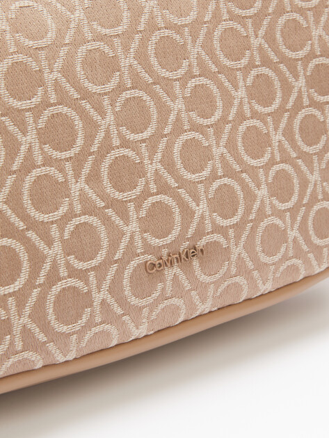 Женская сумка на плечо CALVIN KLEIN CK REFINE SHOULDER BAG, Артикул K60K612333, пыльно-бежевый | 4572510. Ракурс 3