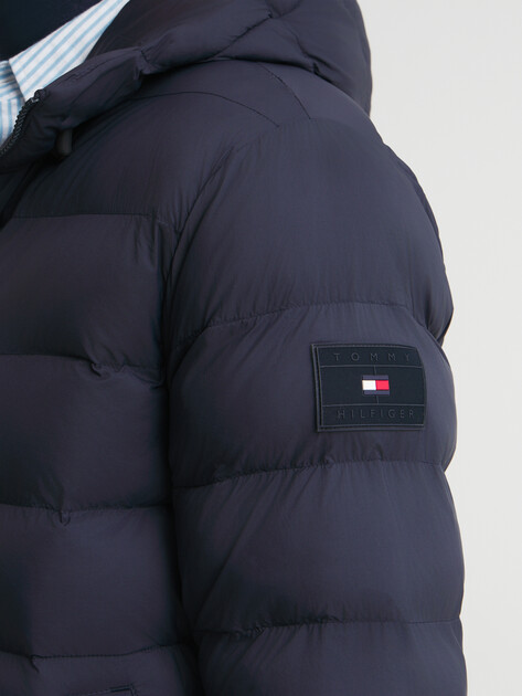 Мужской пуховик TOMMY HILFIGER MID WEIGHT HOODED JACKET, Артикул MW0MW37257, темно-синий | 4572817. Ракурс 3