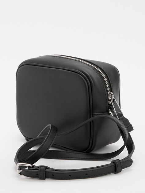 Кросс-боди TOMMY JEANS TJW CROSSOVERS CAMERA BAG, Артикул AW0AW15029, черный | 4573090. Ракурс 4