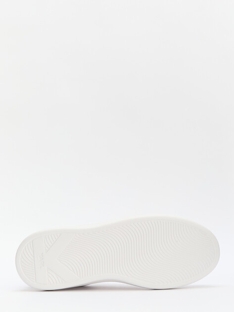 Мужские кеды KARL LAGERFELD KAPRI MENS Metal Maison Karl, Артикул KL52539K, белый | 4586290. Ракурс 4