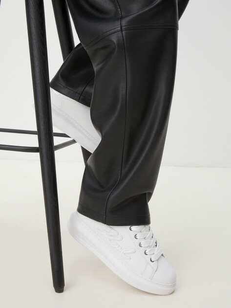 Мужские кеды KARL LAGERFELD KAPRI MENS Signia Patch Embro, Артикул KL52511K, белый | 4586416. Ракурс 2