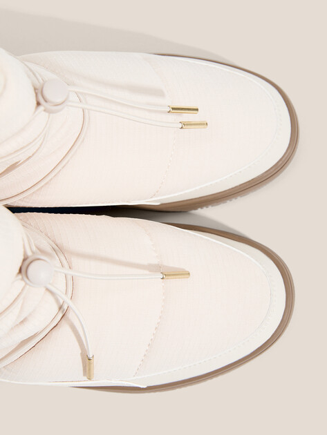 Женские дутики PUMA Snowbae Wns, Артикул 393920, молочно-белый | 4587358. Ракурс 3 Женские дутики PUMA Snowbae Wns, Артикул 393920, молочно-белый | 4587358. Ракурс 3