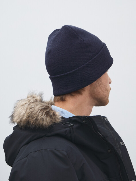 Шапка PUMA CLASSIC GRAPHIC Mid Crown  Beanie, Артикул 026385, темно-синий | 4589631. Ракурс 2