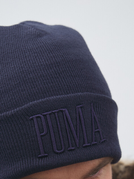 Шапка PUMA CLASSIC GRAPHIC Mid Crown  Beanie, Артикул 026385, темно-синий | 4589631. Ракурс 3