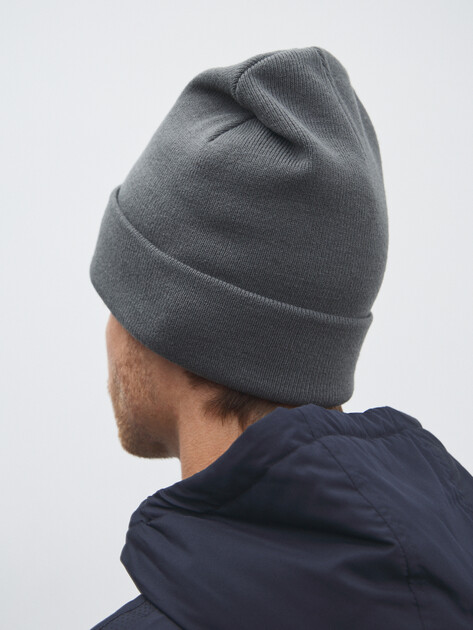 Шапка PUMA WARDROBE ESS High Crown Beanie, Артикул 026409, темно-серый | 4591516. Ракурс 2