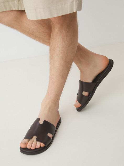 Мужские шлепанцы MAISON DAVID, Артикул TM3352F-1R, темно-коричневый | 4591900. Ракурс 2 Мужские шлепанцы MAISON DAVID, Артикул TM3352F-1R, темно-коричневый | 4591900. Ракурс 2