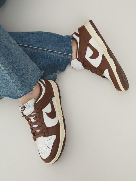 Женские кеды NIKE W NIKE DUNK LOW, Артикул DD1503, коричневый | 4593009. Ракурс 2
