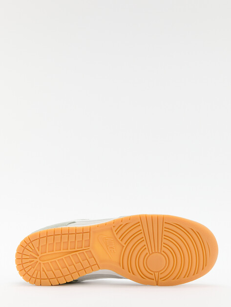Кеды NIKE NIKE DUNK LOW RETRO SE, Артикул HQ1931, серо-зеленый | 4593729. Ракурс 4 Кеды NIKE NIKE DUNK LOW RETRO SE, Артикул HQ1931, серо-зеленый | 4593729. Ракурс 4