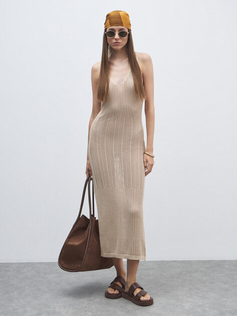 Женское платье кроше MAISON DAVID, Артикул FL8756, пыльно-бежевый | 4602135. Ракурс 2