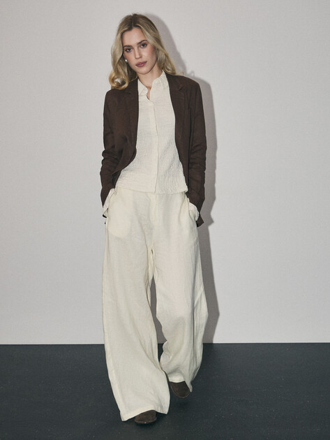 Женские широкие брюки  MAISON DAVID, Артикул KF019, молочно-белый | 4603120. Ракурс 2