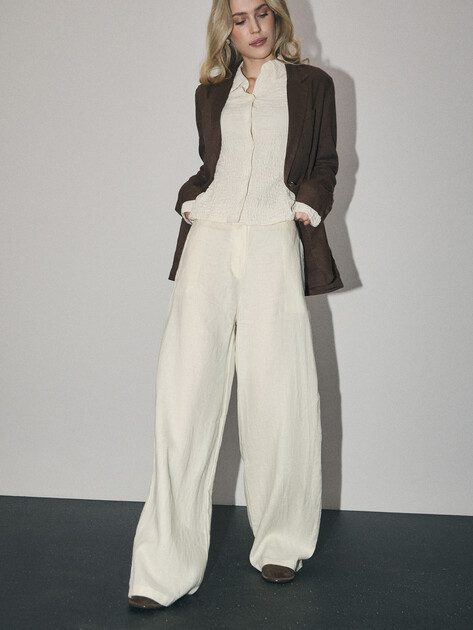 Женские широкие брюки  MAISON DAVID, Артикул KF019, молочно-белый | 4603120. Ракурс 5