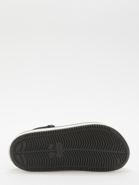 Детские сланцы CROCS OFF COURT CLOG, Артикул 208477, черный | 4604047. Ракурс 3 Детские сланцы CROCS OFF COURT CLOG, Артикул 208477, черный | 4604047. Ракурс 3
