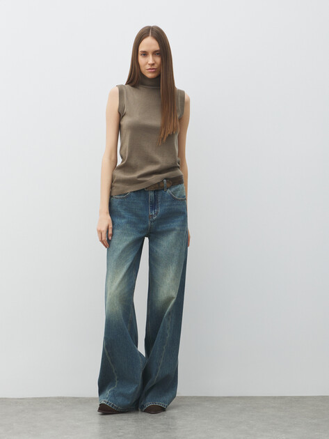 Женские джинсы клеш MAISON DAVID, Артикул ZH25-52, серо-голубой | 4607002. Ракурс 2