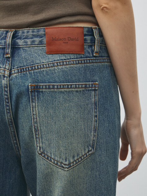 Женские джинсы клеш MAISON DAVID, Артикул ZH25-52, серо-голубой | 4607002. Ракурс 3