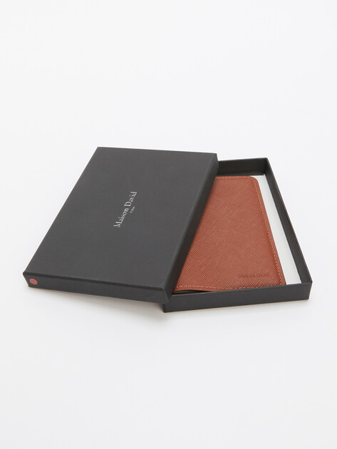 Обложка для паспорта MAISON DAVID, Артикул DAFNA, коричневый | 4621365. Ракурс 4