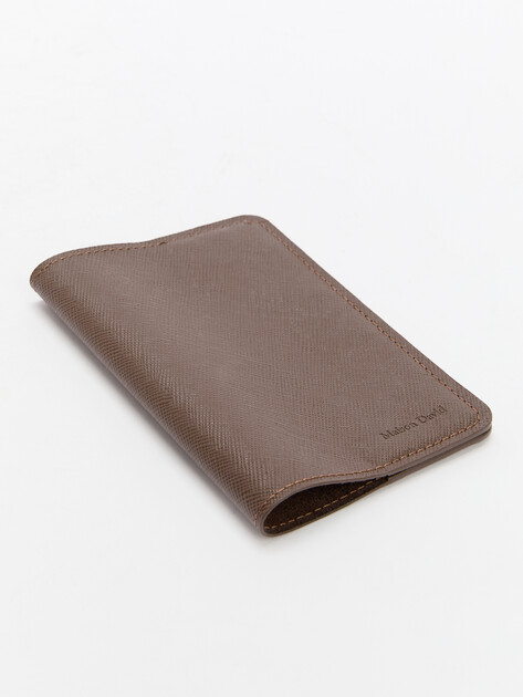 Обложка для паспорта MAISON DAVID, Артикул DAFNA, темно-коричневый | 4621367. Ракурс 3