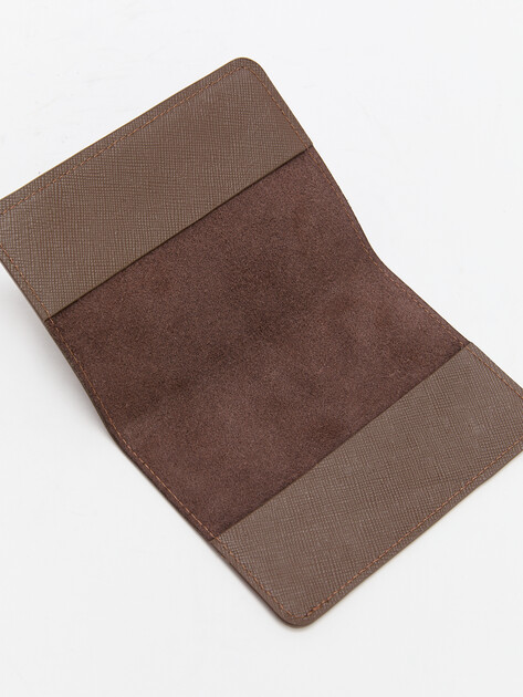 Обложка для паспорта MAISON DAVID, Артикул DAFNA, темно-коричневый | 4621367. Ракурс 4