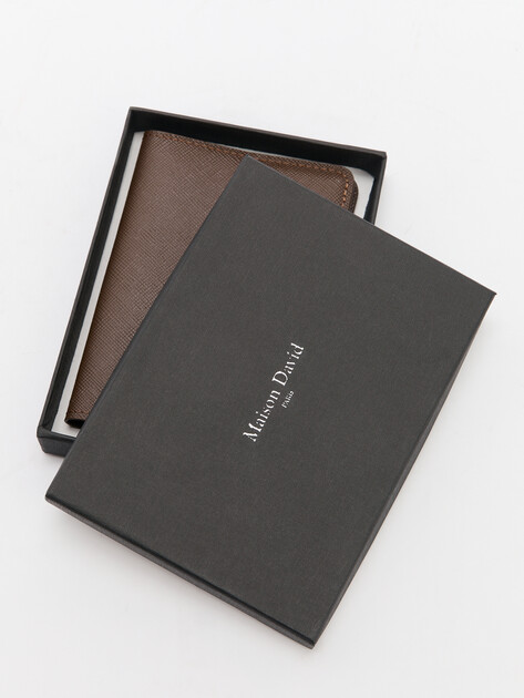 Обложка для паспорта MAISON DAVID, Артикул DAFNA, темно-коричневый | 4621367. Ракурс 5