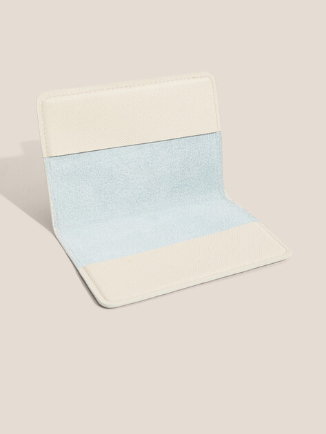 Обложка для паспорта MAISON DAVID, Артикул DAFNA, молочно-белый | 4621371. Ракурс 3