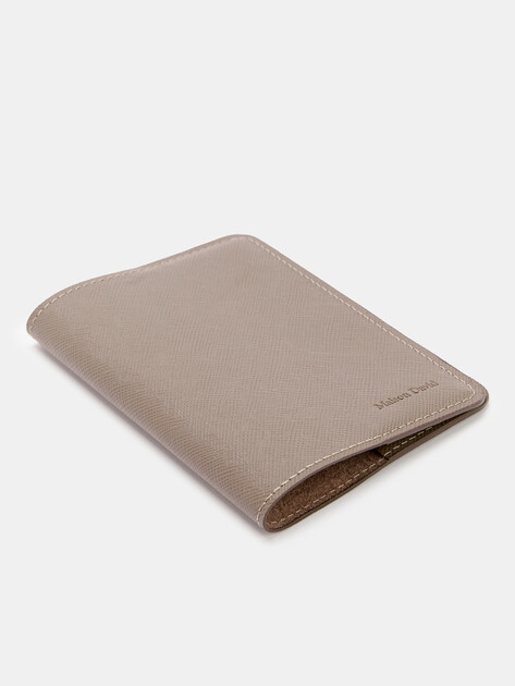 Обложка для паспорта MAISON DAVID, Артикул DAFNA, серо-коричневый | 4621383. Ракурс 3