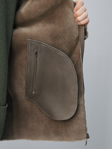 Мужская дубленка  MAISON DAVID, Артикул RV-M3A-D, пыльно-коричневый | 4630385. Ракурс 6