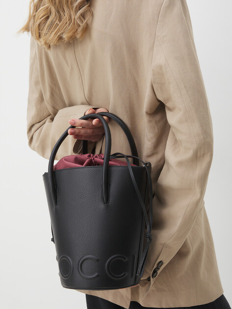 Женская сумка с ручками COCCINELLE HANDBAG GRAINED LEATHER, Артикул E1 QBB 23 01 01, черный | 4634997. Ракурс 2 Женская сумка с ручками COCCINELLE HANDBAG GRAINED LEATHER, Артикул E1 QBB 23 01 01, черный | 4634997. Ракурс 2