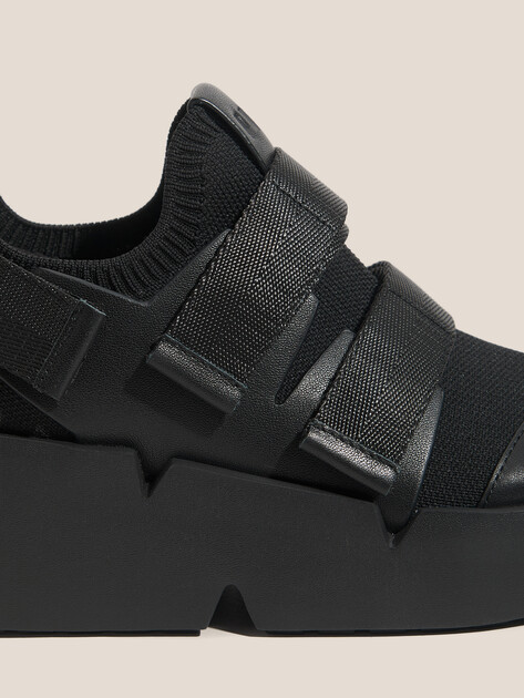 Женские кроссовки UNITED NUDE Mega Run, Артикул Mega Run, черный | 4638673. Ракурс 3