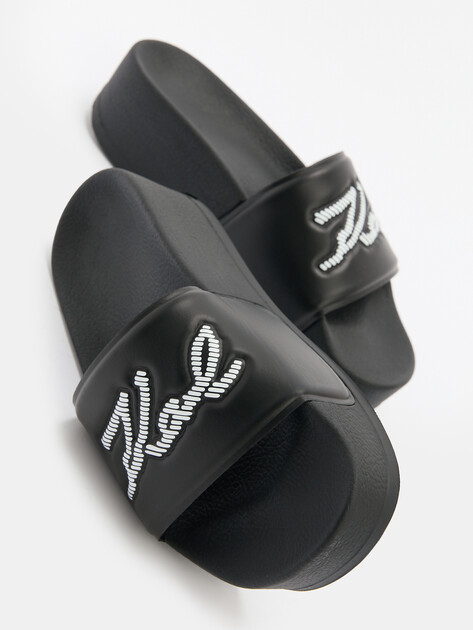 Женские сланцы KARL LAGERFELD KONDO MAXI Whipstitch Slide, Артикул KL80872, черный | 4643684. Ракурс 6 Женские сланцы KARL LAGERFELD KONDO MAXI Whipstitch Slide, Артикул KL80872, черный | 4643684. Ракурс 6