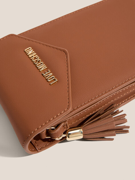 Женская сумка для смартфона LOVE MOSCHINO SLG ESSENTIAL, Артикул JC5687PP, светло-коричневый | 4643925. Ракурс 2 Женская сумка для смартфона LOVE MOSCHINO SLG ESSENTIAL, Артикул JC5687PP, светло-коричневый | 4643925. Ракурс 2