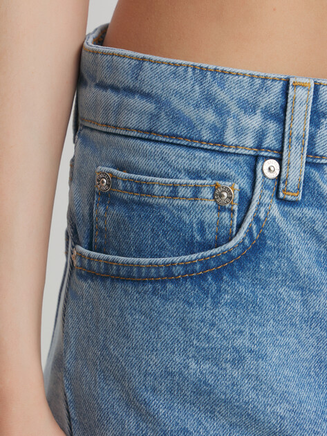 Женские шорты из денима MO5CH1NO JEANS DENIM, Артикул 0311 SS25, голубой | 4644455. Ракурс 3 Женские шорты из денима MO5CH1NO JEANS DENIM, Артикул 0311 SS25, голубой | 4644455. Ракурс 3