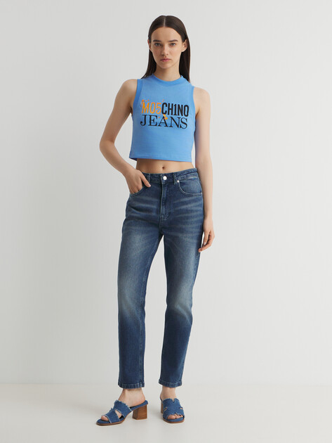 Женские прямые джинсы MO5CH1NO JEANS DENIM, Артикул 0317 SS25 MAIN, темно-синий | 4644588. Ракурс 2 Женские прямые джинсы MO5CH1NO JEANS DENIM, Артикул 0317 SS25 MAIN, темно-синий | 4644588. Ракурс 2