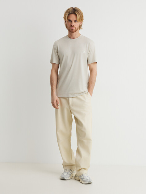 Мужская футболка LIU∙JO T-SHIRT ST P M/C, Артикул QA5174J4805, пыльно-бежевый | 4647330. Ракурс 2 Мужская футболка LIU∙JO T-SHIRT ST P M/C, Артикул QA5174J4805, пыльно-бежевый | 4647330. Ракурс 2