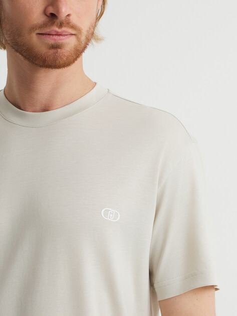 Мужская футболка LIU∙JO T-SHIRT ST P M/C, Артикул QA5174J4805, пыльно-бежевый | 4647330. Ракурс 3 Мужская футболка LIU∙JO T-SHIRT ST P M/C, Артикул QA5174J4805, пыльно-бежевый | 4647330. Ракурс 3
