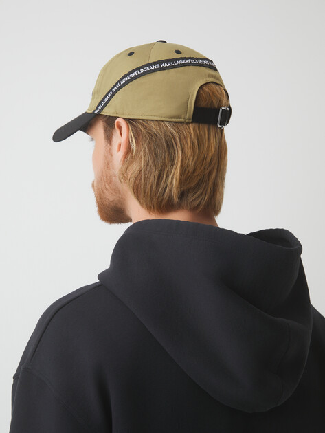 Мужская бейсболка KARL LAGERFELD JEANS NYLON TAPE CAP, Артикул A2M33028, оливковый | 4651062. Ракурс 3 Мужская бейсболка KARL LAGERFELD JEANS NYLON TAPE CAP, Артикул A2M33028, оливковый | 4651062. Ракурс 3