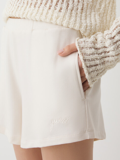Женские шорты GUESS LUCIA SHORTS, Артикул O5GD06KCQP2, молочно-белый | 4661881. Ракурс 3