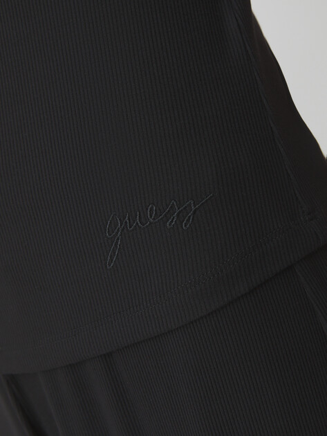 Женская футболка GUESS LIA SS TOP, Артикул O5GP02KCQ72, черный | 4663223. Ракурс 3