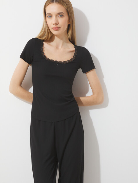 Женская футболка GUESS LIA SS TOP, Артикул O5GP02KCQ72, черный | 4663223. Ракурс 5