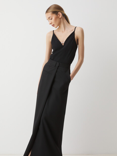 Женский топ GUESS CAROLINE TANK TOP LOGO PLATE, Артикул W5GH58WGLD2, черный | 4666297. Ракурс 6