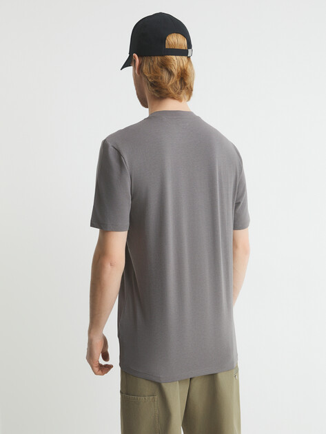 Мужская футболка GUESS HEDLEY SS T-SHIRT, Артикул Z2YI12JR06K, серый | 4666658. Ракурс 4