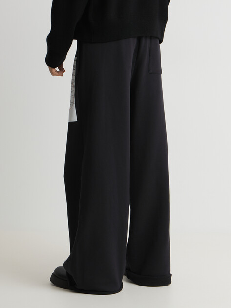 Мужские брюки MM6 MAISON MARGIELA, Артикул SH0KA0013, черный | 4673092. Ракурс 4