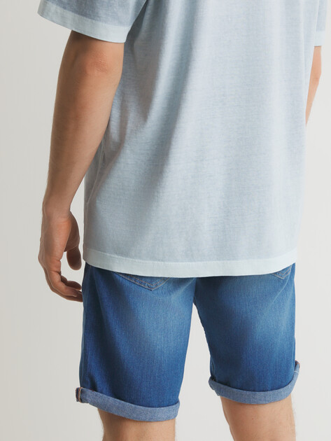 Мужские шорты из денима GUESS SONNY SHORT, Артикул M5GD01D5MZ2, голубой | 4674763. Ракурс 4
