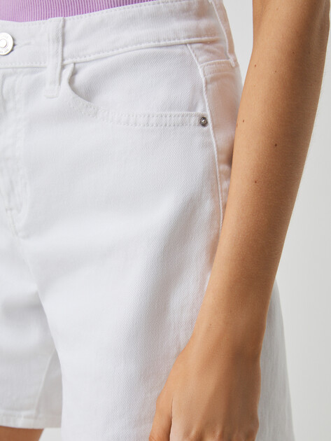 Женские шорты из денима GUESS SUPER RELAXED SHORT, Артикул W5GD1AD4T50, белый | 4676879. Ракурс 3 Женские шорты из денима GUESS SUPER RELAXED SHORT, Артикул W5GD1AD4T50, белый | 4676879. Ракурс 3