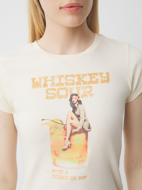 Женская футболка GUESS SS VINTAGE GIRL R5 TEE, Артикул W5GI48K49A1, молочно-бежевый | 4677117. Ракурс 3 Женская футболка GUESS SS VINTAGE GIRL R5 TEE, Артикул W5GI48K49A1, молочно-бежевый | 4677117. Ракурс 3