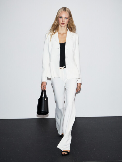 Женский пиджак LUMIQUE, Артикул 2024-609, молочно-белый | 4684323. Ракурс 5