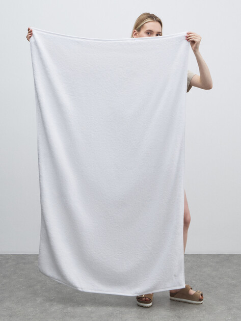 Махровое банное полотенце 100x150 MAISON DAVID, Артикул Charlotte ABC 100x150 cm, белый | 4692330. Ракурс 2