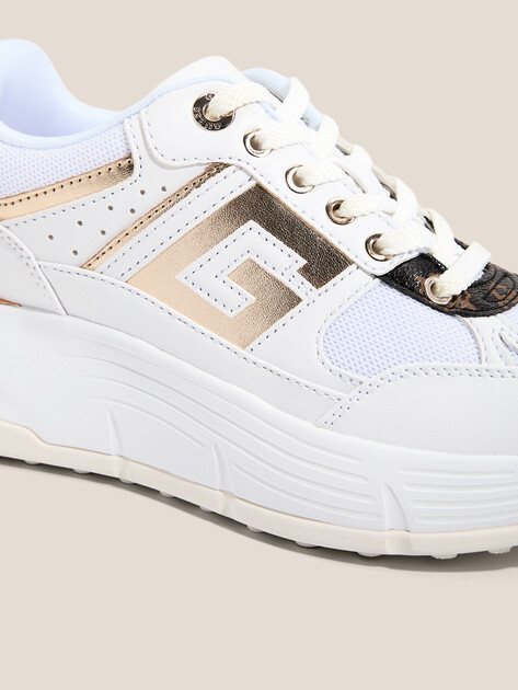 Женские кроссовки GUESS FONZI, Артикул FLTFONFAB12, белый | 4693348. Ракурс 3 Женские кроссовки GUESS FONZI, Артикул FLTFONFAB12, белый | 4693348. Ракурс 3