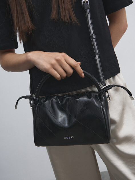 Женская сумка GUESS AMYS DRAWSTRING CROSSBODY, Артикул HWMY9659160, черный | 4712499. Ракурс 5 Женская сумка GUESS AMYS DRAWSTRING CROSSBODY, Артикул HWMY9659160, черный | 4712499. Ракурс 5